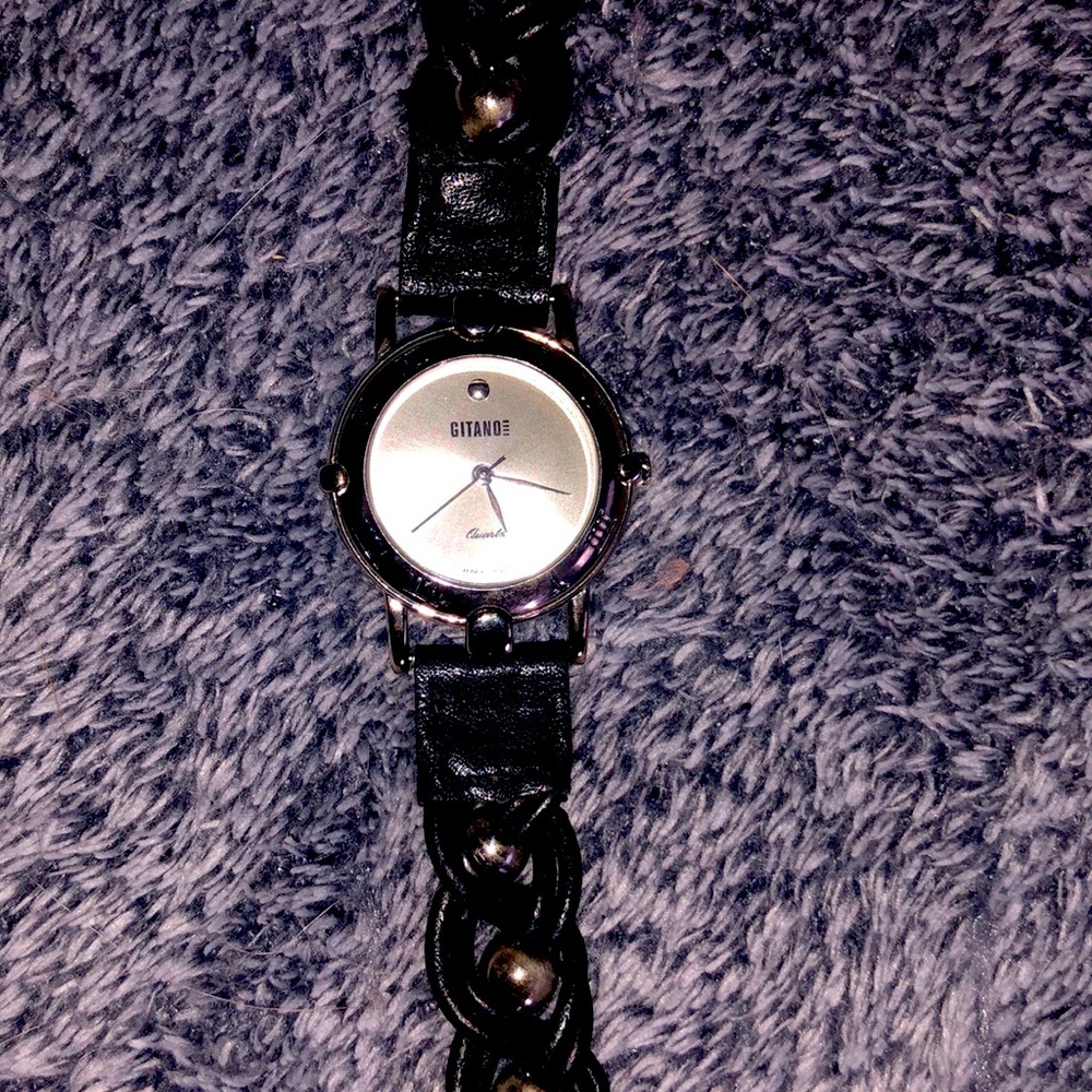 Ladies silvertone bezel with numerial numbers watch with leather strap